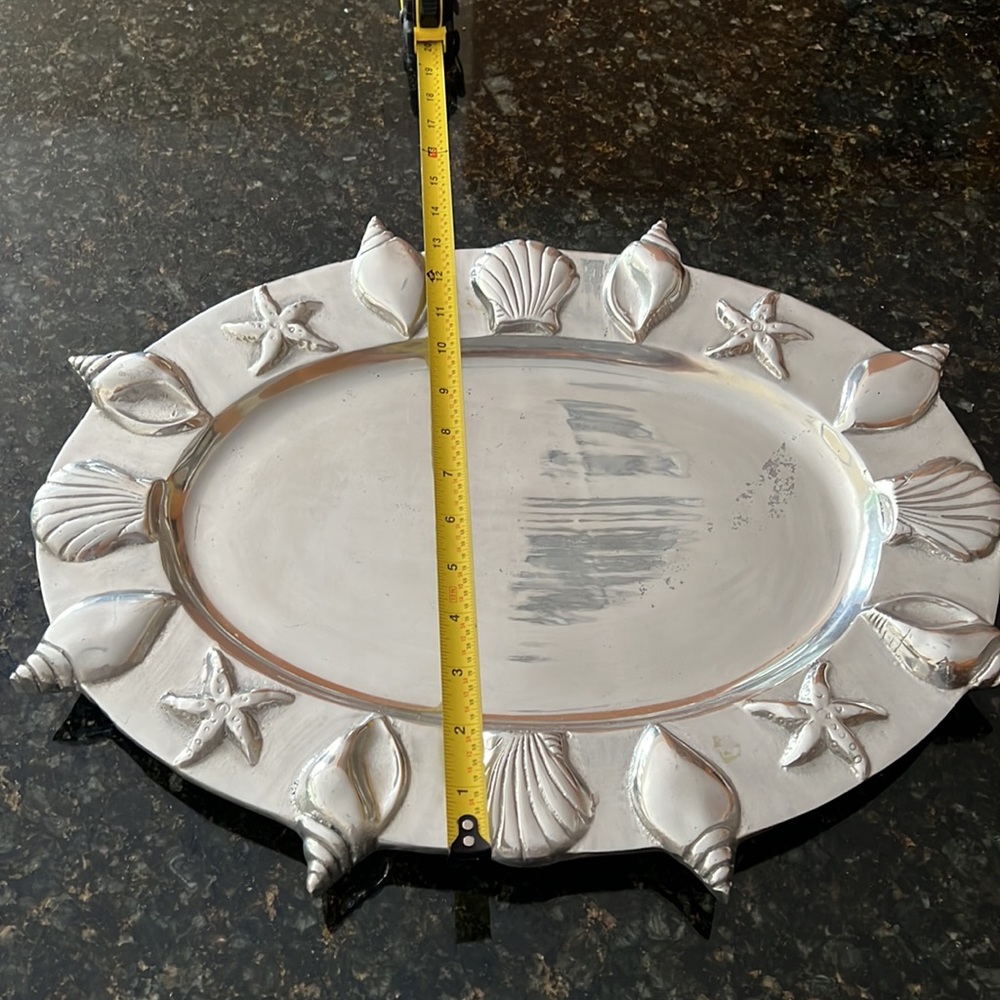 Pewter tray with decorative seashell border - Picture 4 of 4